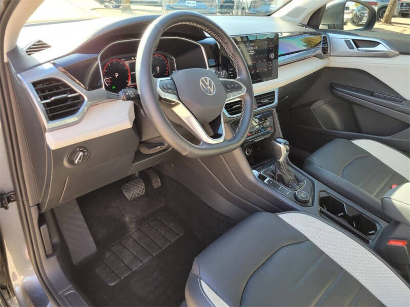 2025 Volkswagen Taos SEL 4Motion