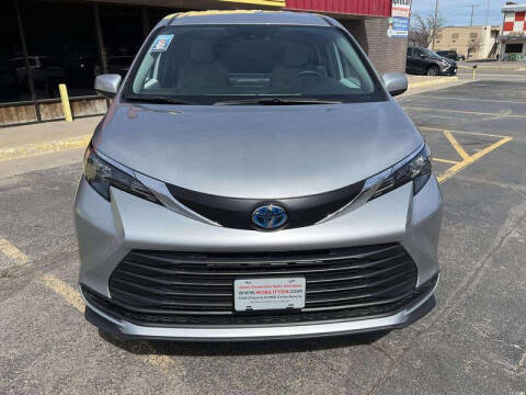 2025 Toyota Sienna LE 8-Passenger