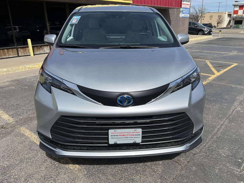 2025 Toyota Sienna LE 8-Passenger