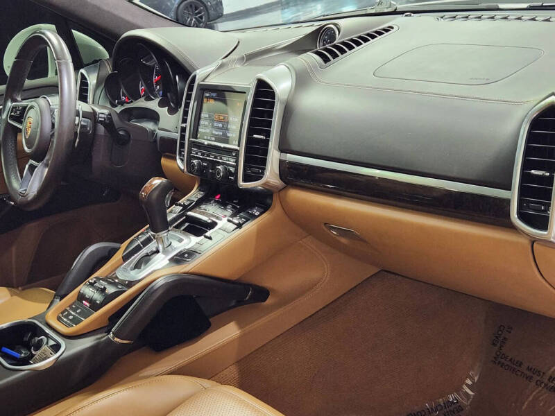 2016 Porsche Cayenne GTS