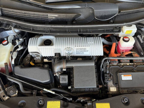 2014 Toyota Prius v Five