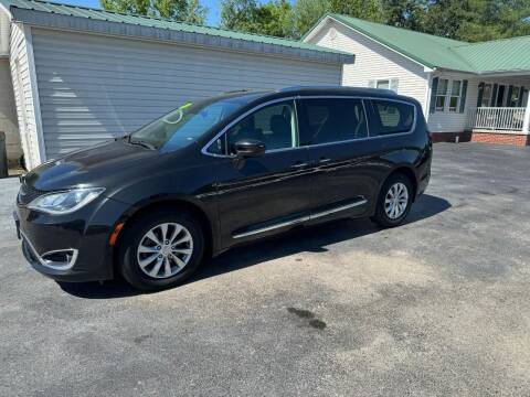 2018 Chrysler Pacifica for sale at CRS Auto & Trailer Sales Inc in Clay City KY