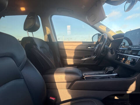 2022 Nissan Pathfinder SL