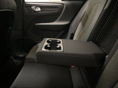 2025 Volvo XC40 B5 Core Bright Theme