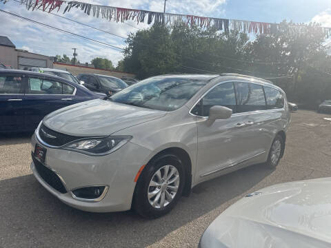 2017 Chrysler Pacifica Touring-L