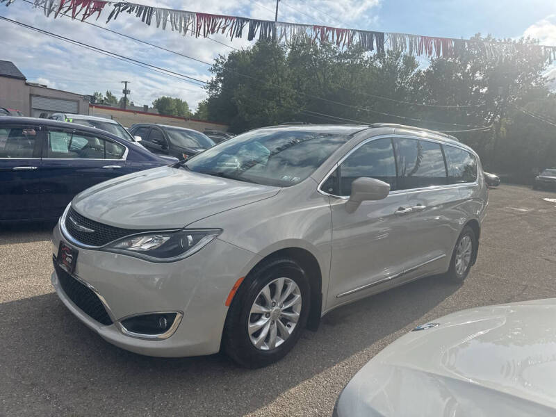 2017 Chrysler Pacifica Touring-L