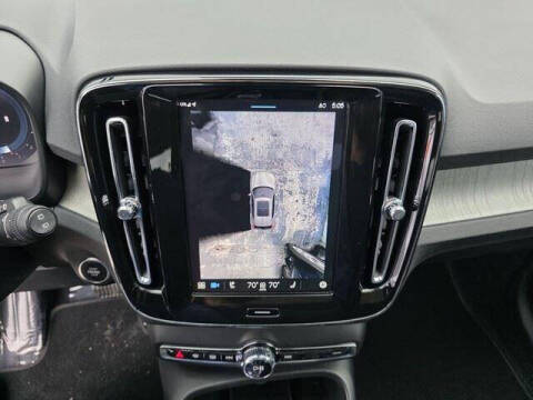 2024 Volvo XC40 B5 Plus Dark Theme