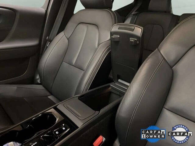 2025 Volvo XC40 B5 Plus Bright Theme