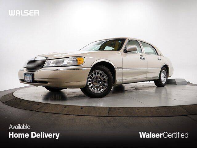 2001 Lincoln Town Car for sale in Burnsville, MN