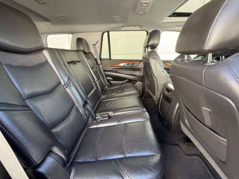 2016 Cadillac Escalade Luxury Collection