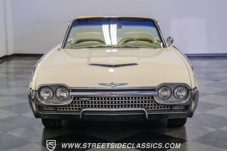 1962 Ford Thunderbird