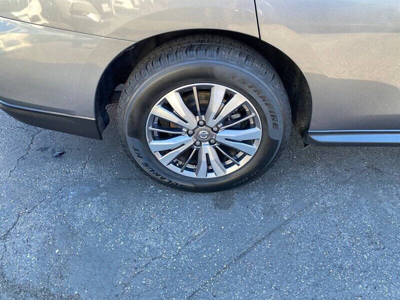 2019 Nissan Pathfinder SV