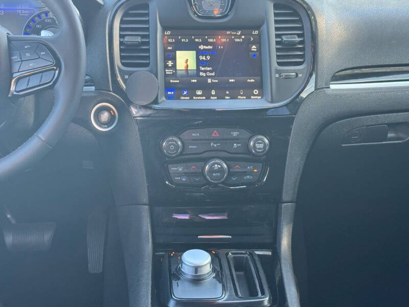2022 Chrysler 300 S V8