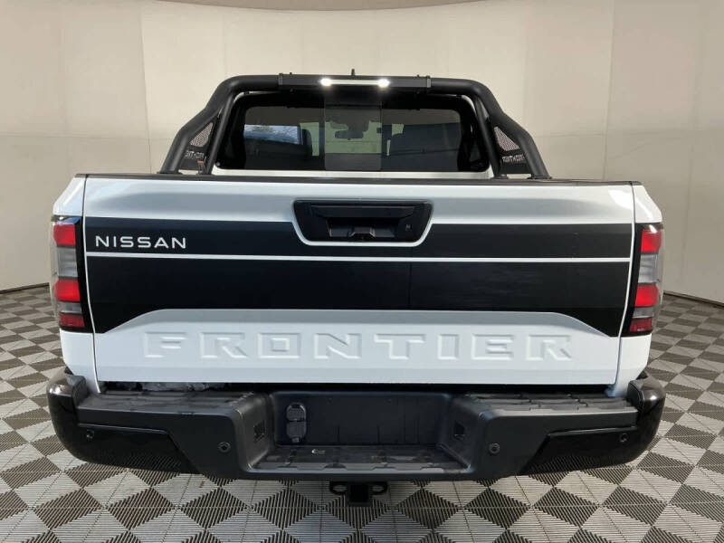 2024 Nissan Frontier SV