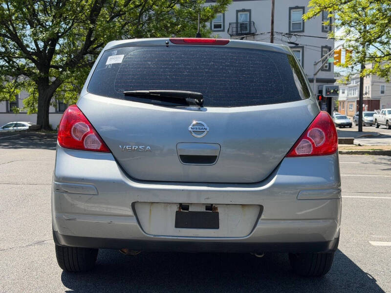 2011 Nissan Versa 1.8 S