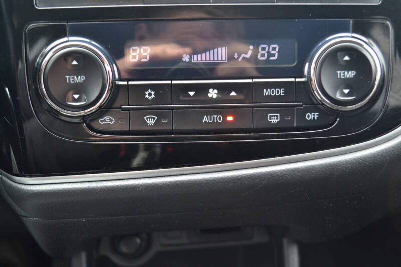 2015 Mitsubishi Outlander SE
