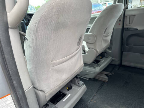2016 Toyota Sienna LE Mobility 7-Passenger
