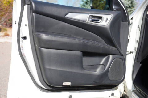 2020 Nissan Pathfinder SL