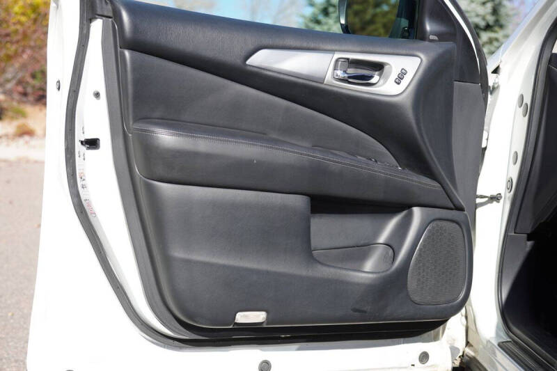 2020 Nissan Pathfinder SL