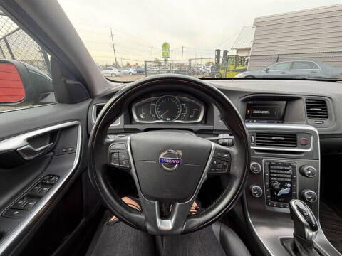 2015 Volvo V60 T5 Drive-E Premier Plus