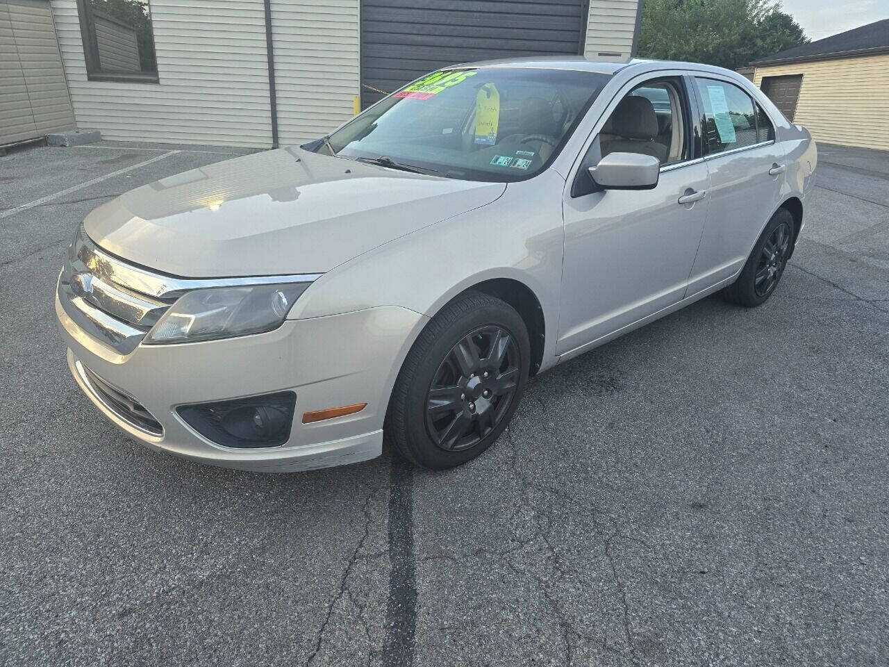 2010 Ford Fusion for sale at QUEENSGATE AUTO SALES in York, PA