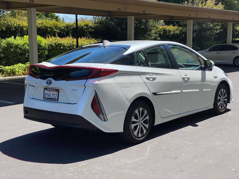 2022 Toyota Prius Prime XLE photo 5