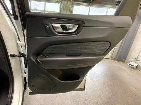 2022 Volvo XC60 B5 Momentum