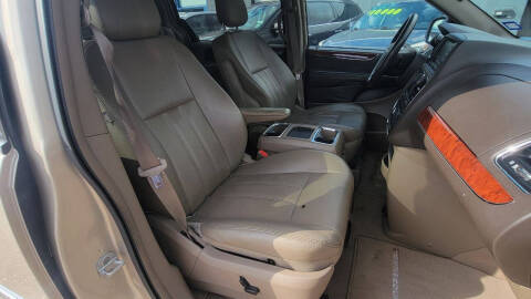 2013 Chrysler Town and Country Touring-L