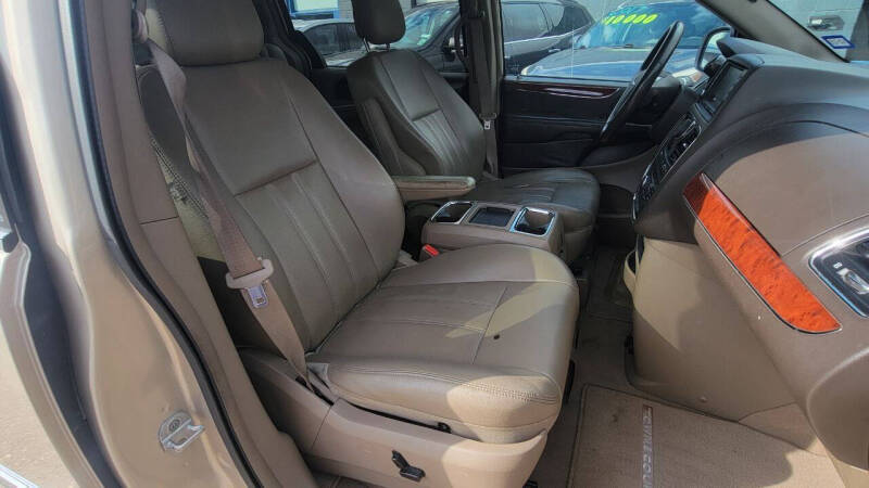 2013 Chrysler Town and Country Touring-L