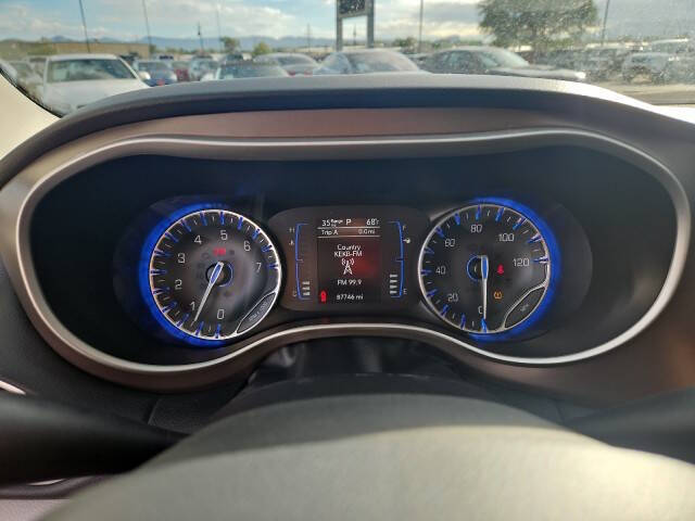 2023 Chrysler Voyager LX