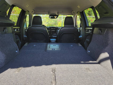 2022 Volvo XC40 T5 Momentum