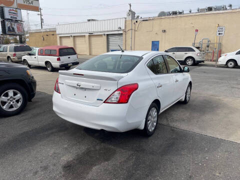 2014 Nissan Versa 1.6 SV