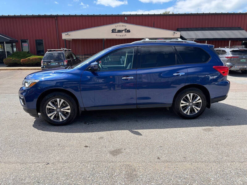 2017 Nissan Pathfinder SV