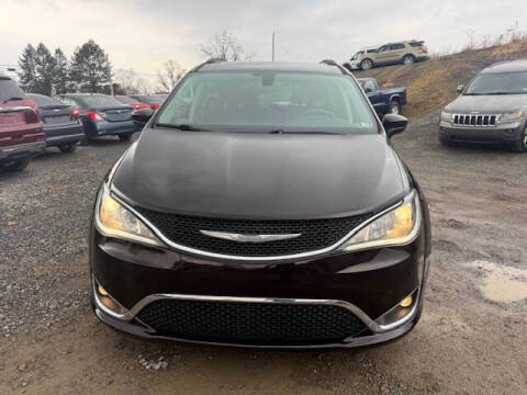 2017 Chrysler Pacifica Touring-L