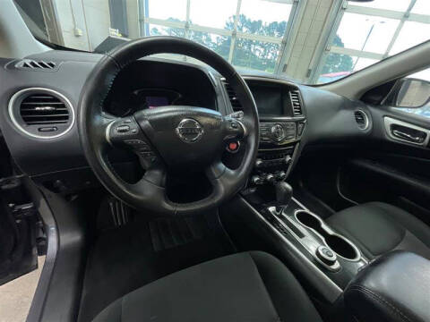 2020 Nissan Pathfinder SV