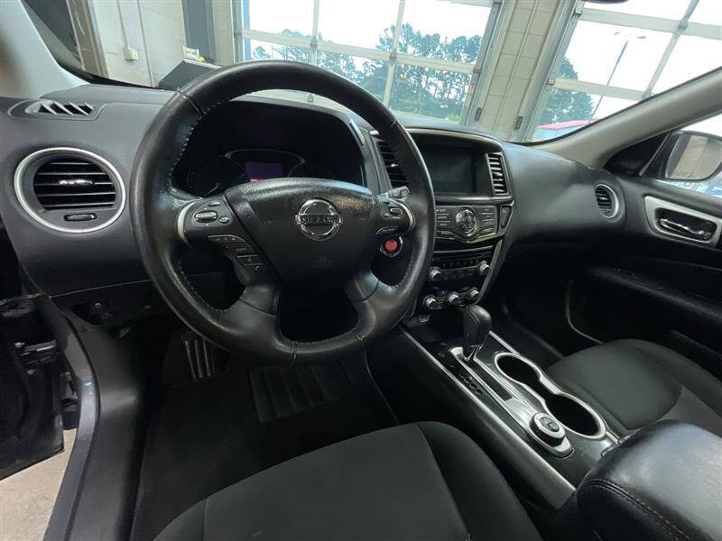 2020 Nissan Pathfinder SV