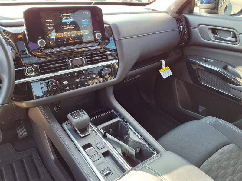 2024 Nissan Pathfinder SV