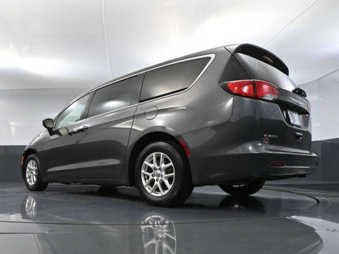 2022 Chrysler Voyager LX