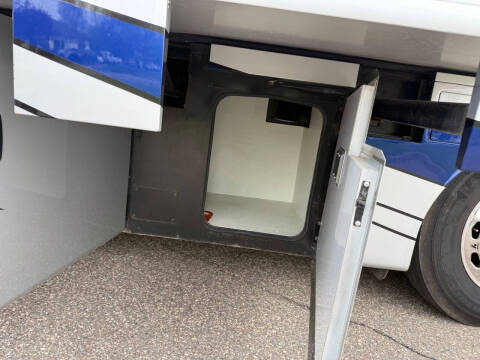2019 Freightliner XCM Chassis