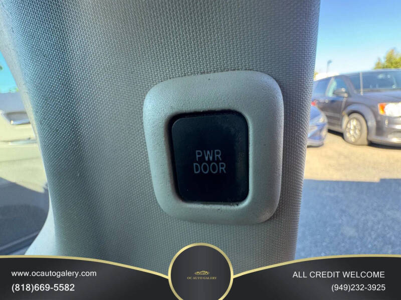 2013 Toyota Sienna SE 8-Passenger