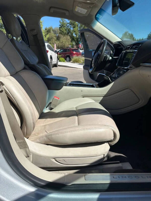 2017 Lincoln Continental Select