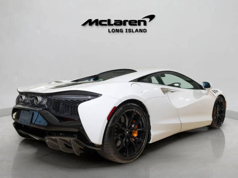 2024 McLaren Artura