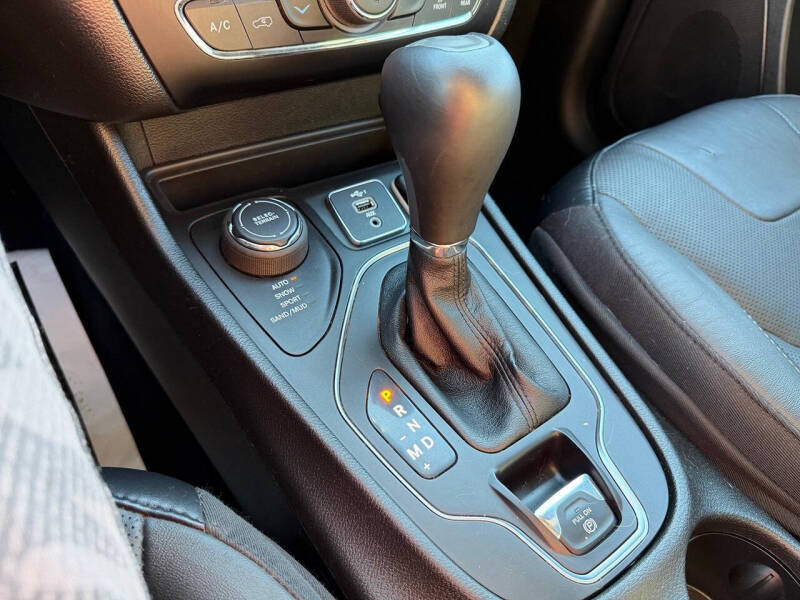 2021 Jeep Cherokee 80th Anniversary Edition