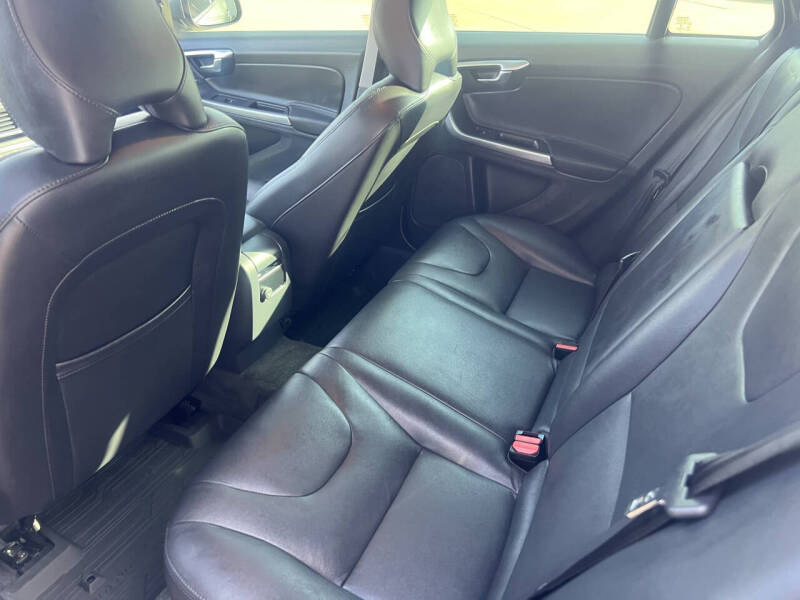 2017 Volvo V60 T5 Platinum