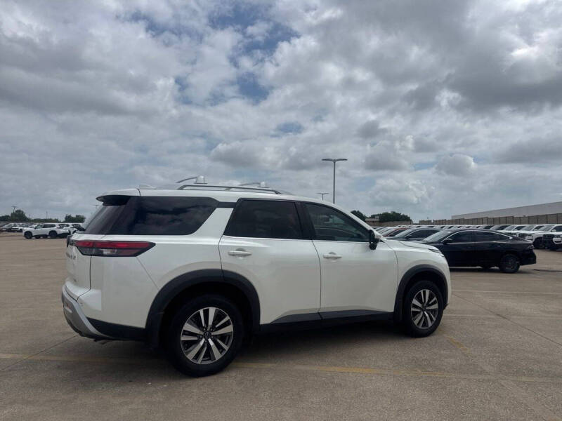 2024 Nissan Pathfinder SL