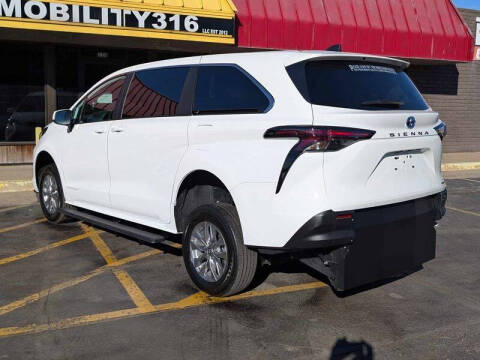 2025 Toyota Sienna LE 8-Passenger