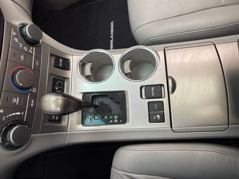 2012 Toyota Highlander SE