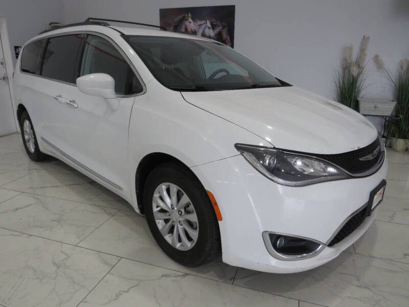 2017 Chrysler Pacifica Touring-L