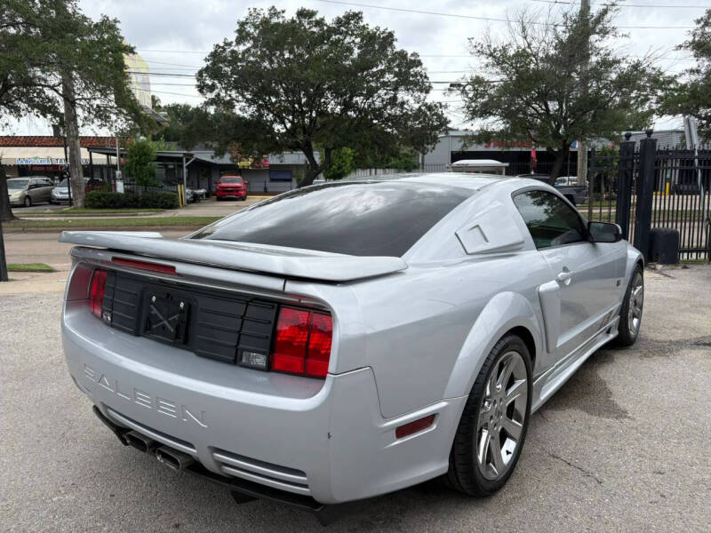 2005 Ford Mustang GT Deluxe