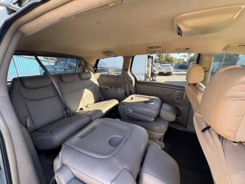 2004 Toyota Sienna XLE 7 Passenger